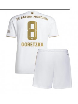Bayern Munich Leon Goretzka #8 Auswärts Trikotsatz für Kinder 2022-23 Kurzarm (+ Kurze Hosen)
